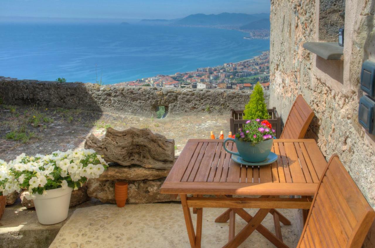 Villa Crosa tra le Nuvole à Borgio Verezzi Extérieur photo