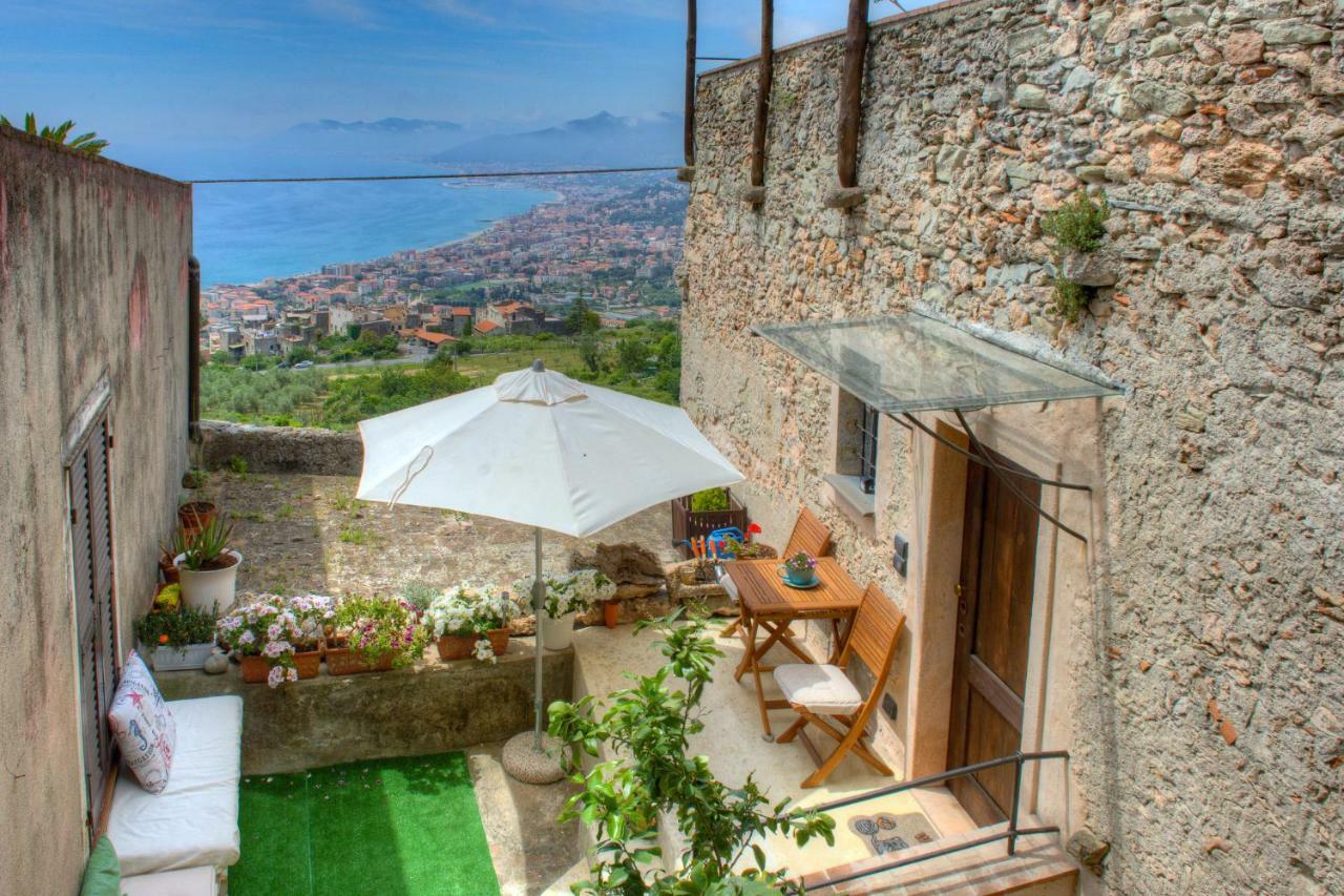 Villa Crosa tra le Nuvole à Borgio Verezzi Extérieur photo