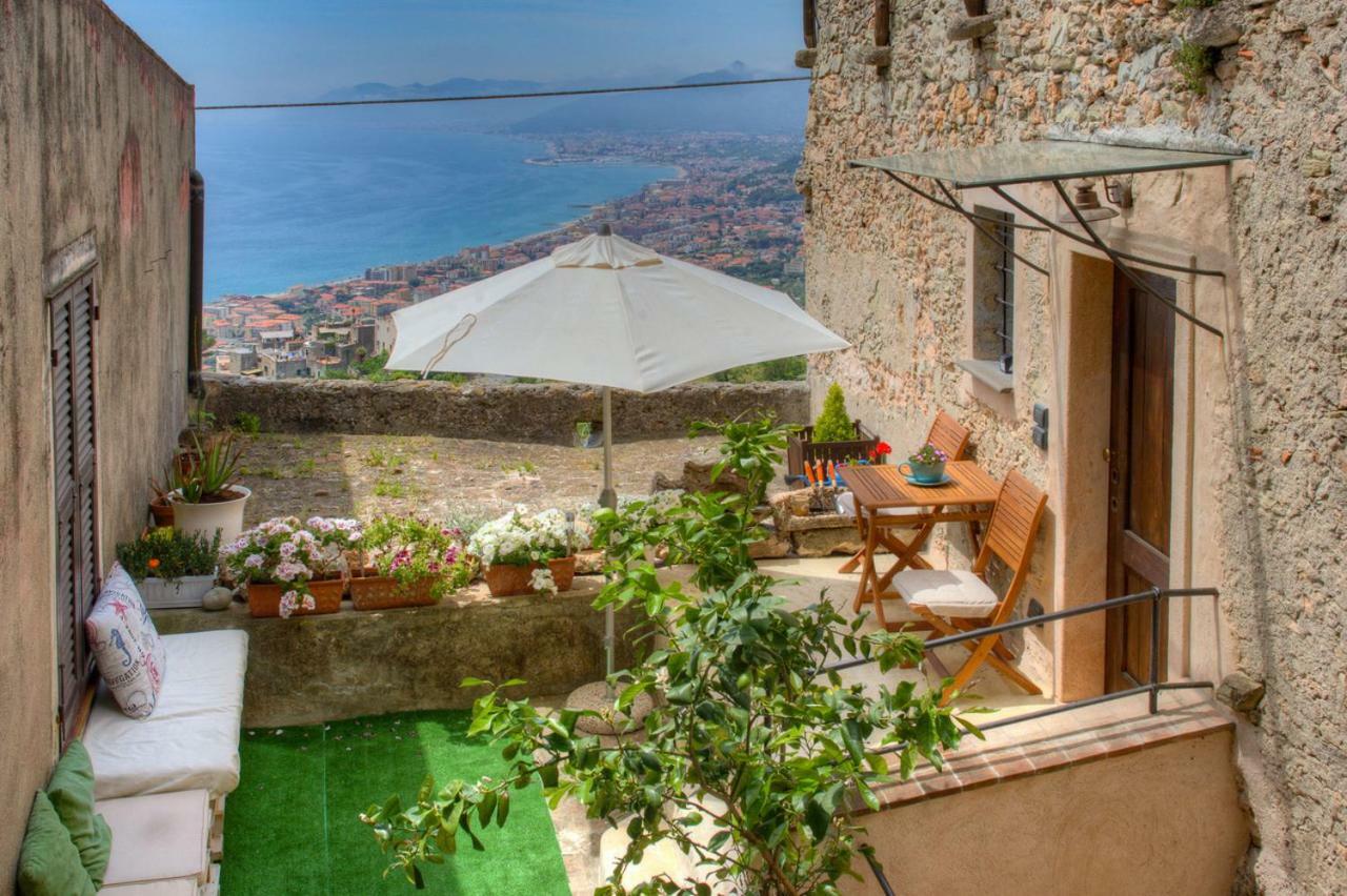 Villa Crosa tra le Nuvole à Borgio Verezzi Extérieur photo