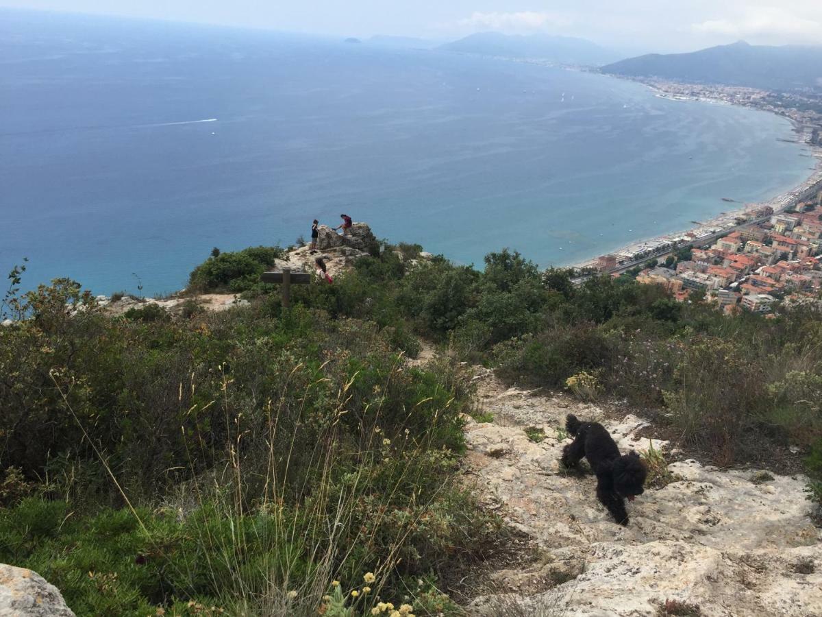 Villa Crosa tra le Nuvole à Borgio Verezzi Extérieur photo